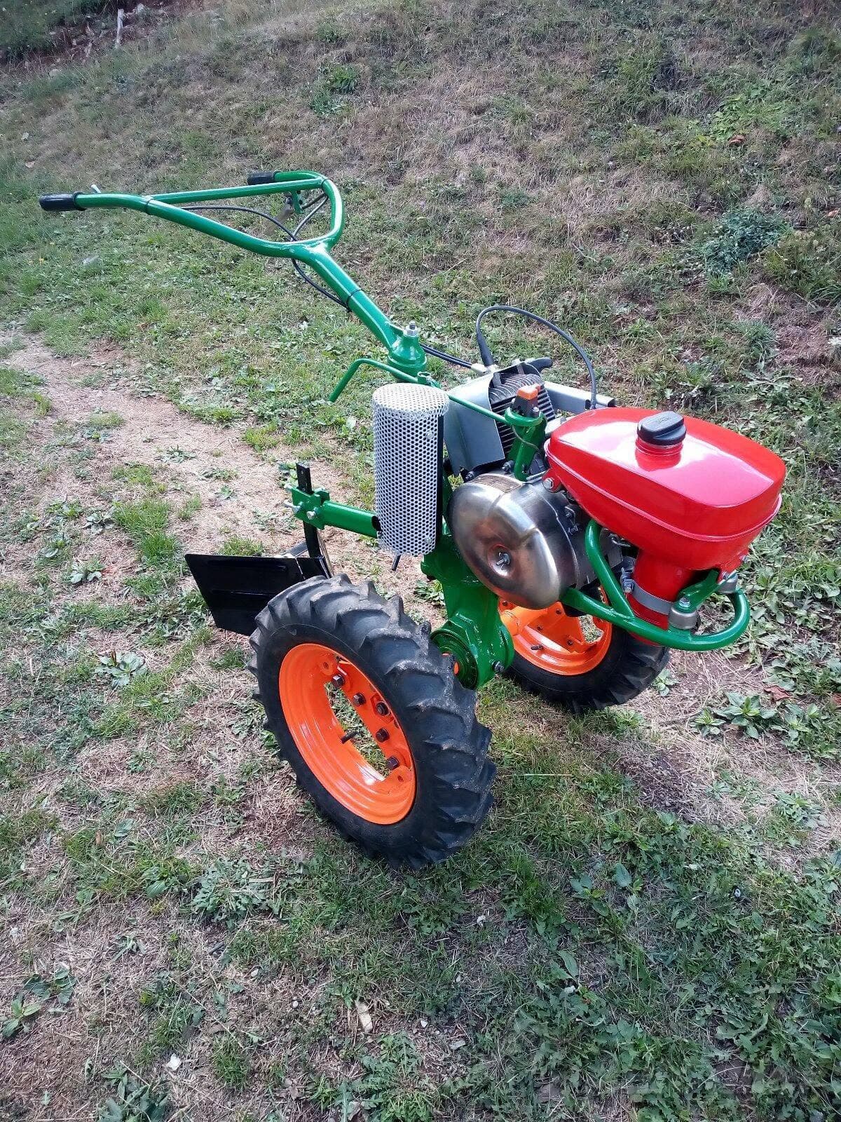 Obnovljeni motokultivator spreman za rad